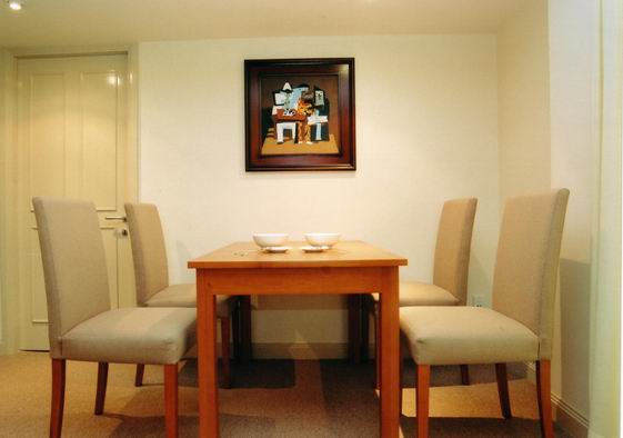 1273381137_diningroom.jpg